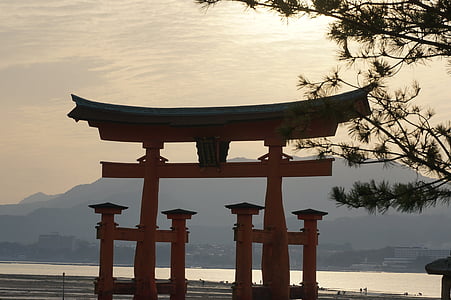 zee, Japan, Hiroshima, Miyajima, shinto Itsukushima-schrijn, Torii