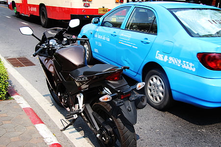 Gatuvy, motorcykel, bil