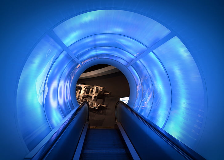 escala mecànica, llum, túnel de llum, blau, futurista, arquitectura, moderna