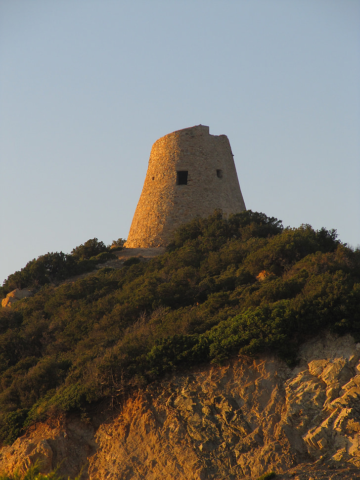 Nuraghe, Turnul, istoric, turnuri rotunde, Turnul defensiv, Sardinia