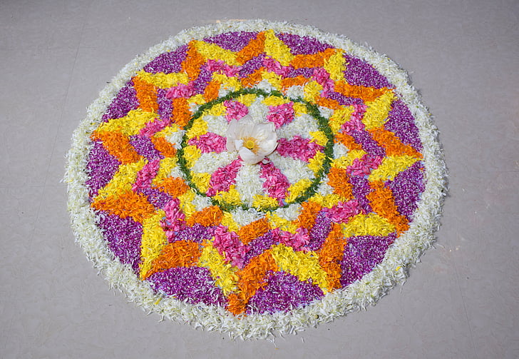 blomst teppe, Pookalam, onapookalam, blomsterarrangementer på bakken, Onam, Kerala festival, Kerala