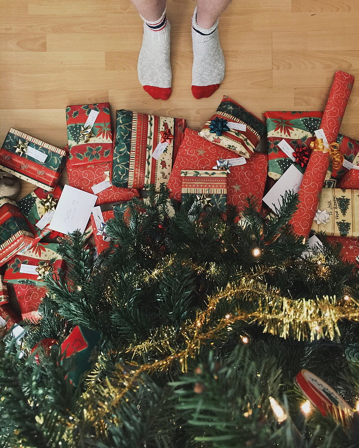 rdeča, zelena, bež, božič, darilo, škatle, še vedno