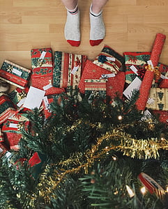 piros, zöld, bézs, Karácsony, ajándék, dobozok, még mindig