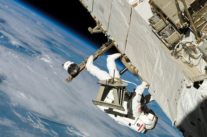 astronauta, a peu de l'espai, portar roba protectora, venedors de moll j, viatge espacial, Indústria Aeronàutica, NASA
