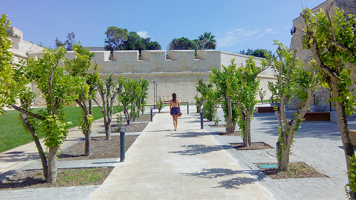 dona, caminant, Mdina, Rabat, Malta