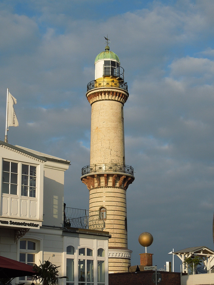 Warnemünde, ngọn hải đăng, bầu trời, biển Baltic, bờ biển, đám mây, tháp