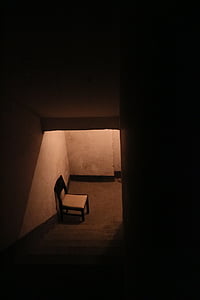 krēsls, tumša, gaisma, pa kāpnēm, iekštelpās, vientulība, vientulības