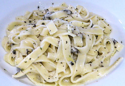 pasta fresca, pesto, Parmigiano Reggiano, olio d'oliva, cibo italiano