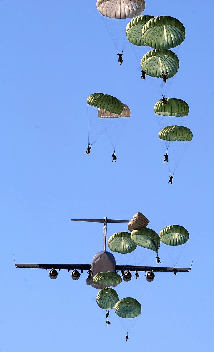 grønn, skyer, himmelen, fallskjermer, parachutists, flyet, Jet