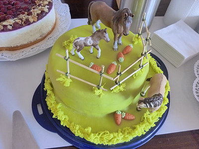 Kommunion-Kuchen, Gemeinschaft der Kinder, grüne Torte, Pferd auf Kuchen, Kuchen, Essen, sehr lecker
