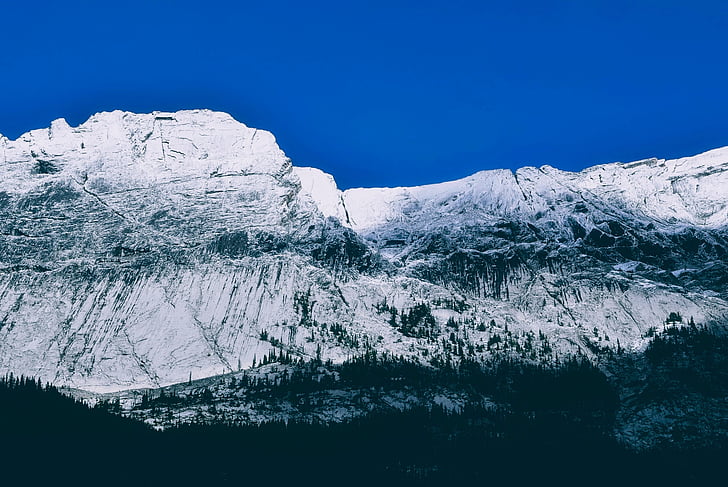 Jasper nemzeti park, Kanada, hegyek, hó, táj, festői, erdő