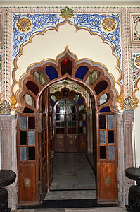 otvorena vrata, Indija, zgrada