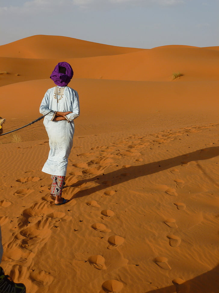 Maroko, Sahara, Erg chebbi, pasir, gurun, satu orang, panjang penuh