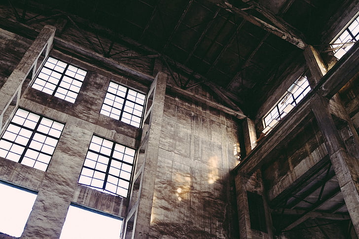 industrial, antiga fàbrica, decadència, l'interior, finestra, arquitectura, sostre