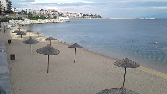 Grekland, Kavala, havet, paraplyer, stranden