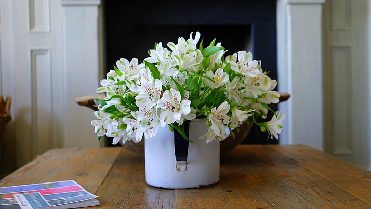 blanc, pétales, fleurs, Arrangement, céramique, vase, placé