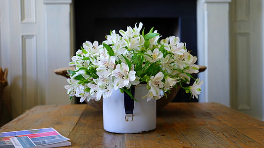 bianco, petali, fiori, disposizione, ceramica, vaso, collocato