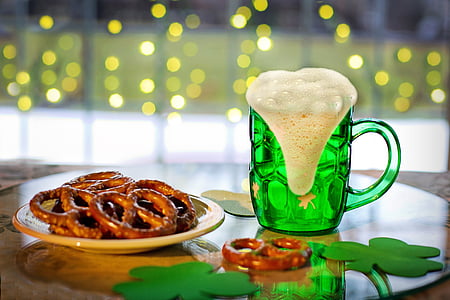 St paddy's day, St. patrick's day, grønt øl, øl, pretzels, grønn, irsk