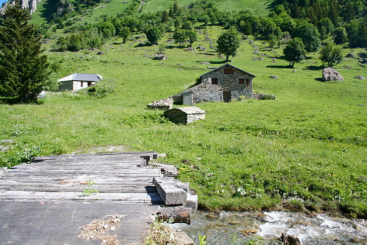 Λαβάλ, Savoie, montagnette