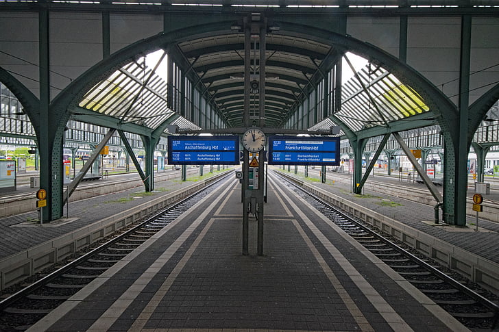 Darmstadt, centrālajā stacijā, Hesse, Vācija, gleise, dzelzceļš, interesantas vietas