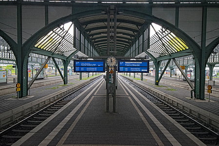 Darmstadt, Hlavní nádraží, Hesse, Německo, gleise, železnice, zajímavá místa