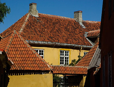 Tallinn, střešní krytiny, dlaždice, terakota