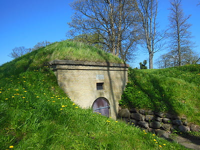 rampart, military, gunpowder house, built in the rampart, grass roof, camouflaged, security