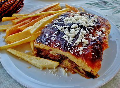 cibo, moussaka preparata in casa, torta salata, ristorante, Grecia