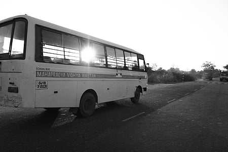 ônibus escolar, Índia, estrada