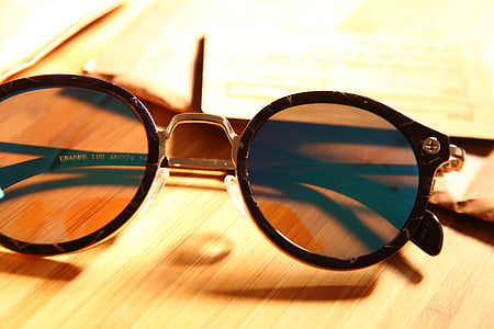 Glasögon, solglasögon, plankan, visitkort, kraft papperspåsar, Glasögon, enstaka objekt