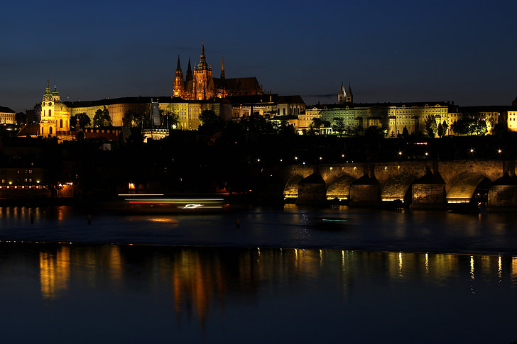 Prag, noć, most, dvorac
