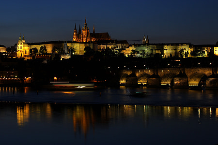 Прага, нощ, мост, замък