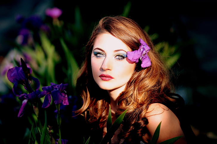 dekle, mov, cvetje, Iris, modre oči, blondinka, lepota