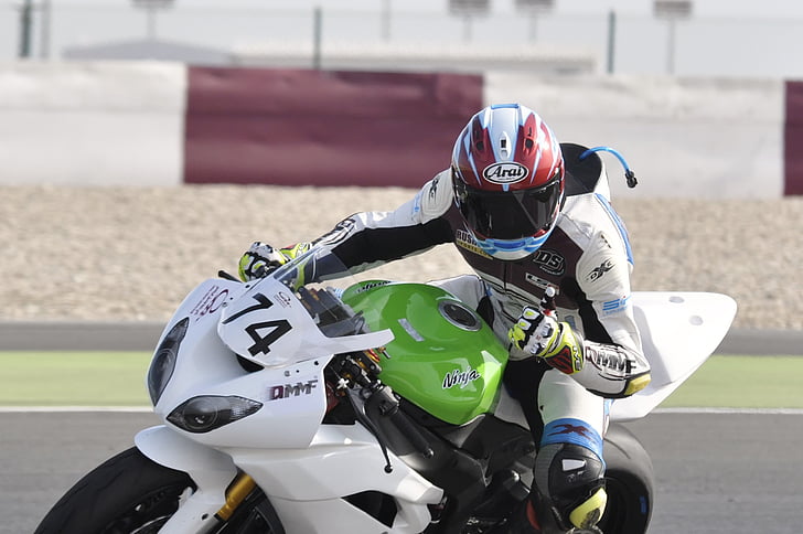 Fadhel al Khater ·, Super-cicogna, Racer, Qatar, campione