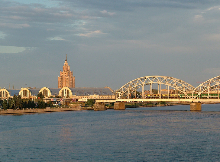 Lettland, Riga, Daugava, Bridge, saluhallar