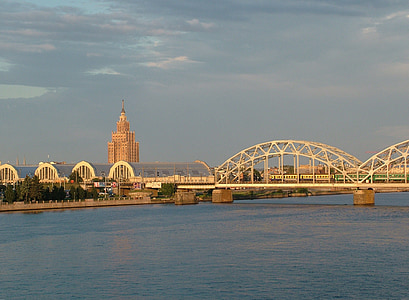 Latvija, Riga, Daugava, most, trg dvorane