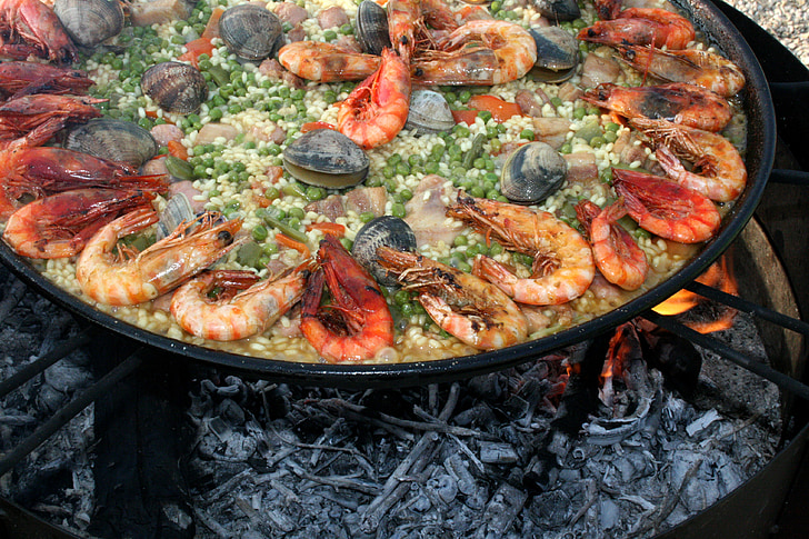 paella, valencia, seafood, prawns, shrimp, lena, fire
