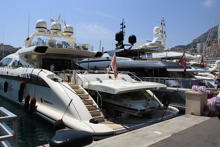 Monako, pristanišča, jahte, garaža, čoln na ladji