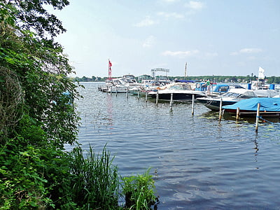 Marina, bateaux à moteur, postes d’amarrage, Pier, jetée, eau, récupération