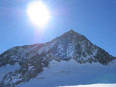 山のパノラマ, ストゥバイタル, 冬, 太陽の光, 山, 雪に覆われました。, 山