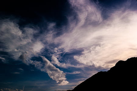 Mountain, Highland, oblaky, modrá, Sky, Summit, Ridge