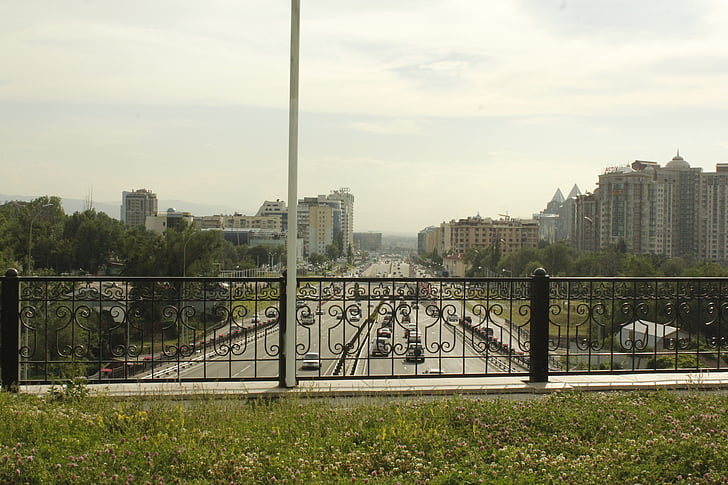 Almaty, Brücke, Al-Farabi kasachische nationale Universität, Osten Irkutsk ring