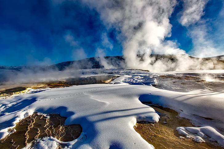 Jeloustouno, nacionalinis parkas, geizeris, karštosios versmės, žiemą, sniego, garo