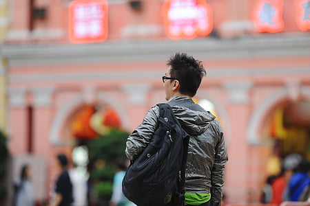 cestovný ruch, muž, Macau, dlhé zábery, na ceste, pohľad zozadu, jedna osoba