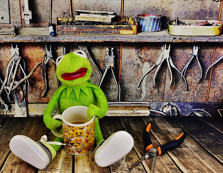 Kermit, Workshop, Kaffee-Pause, Zange, Frosch, lustig zu arbeiten, Tasse