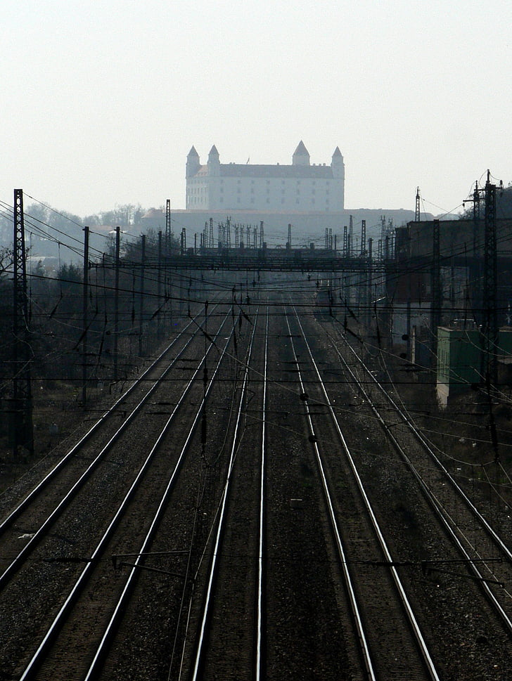 Словакия, Братислава, релси, замък, влак, проследяване
