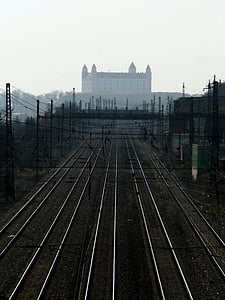 Slovakien, Bratislava, Rails, slott, tåg, spår