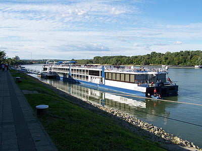 luksusowy jacht, nad Dunajem, Mohács