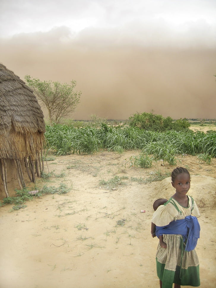Niger, Cô bé, người phụ nữ, em bé, túp lều, Cát, bầu trời