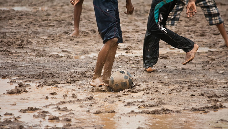 futebol, lama, futebol, o Muddy, lama, crianças, crianças